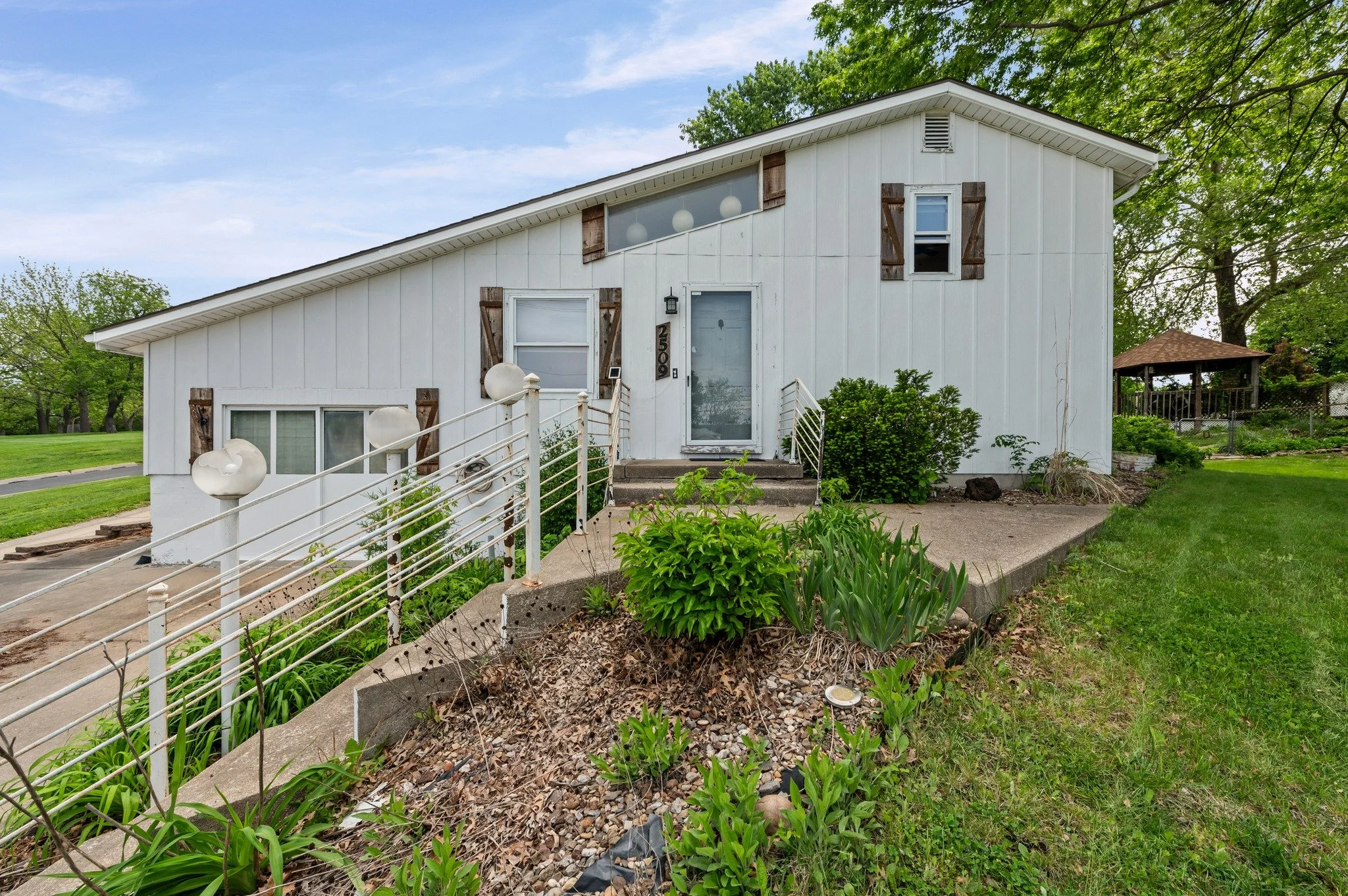 Not every great property screams it at first glance&hellip;

Some just quietly give you space, light, and a layout that works, and let your imagination do the rest.

This one&rsquo;s got it all:
✔️ Open interior
✔️ Tons of natural light
✔️ Detached g