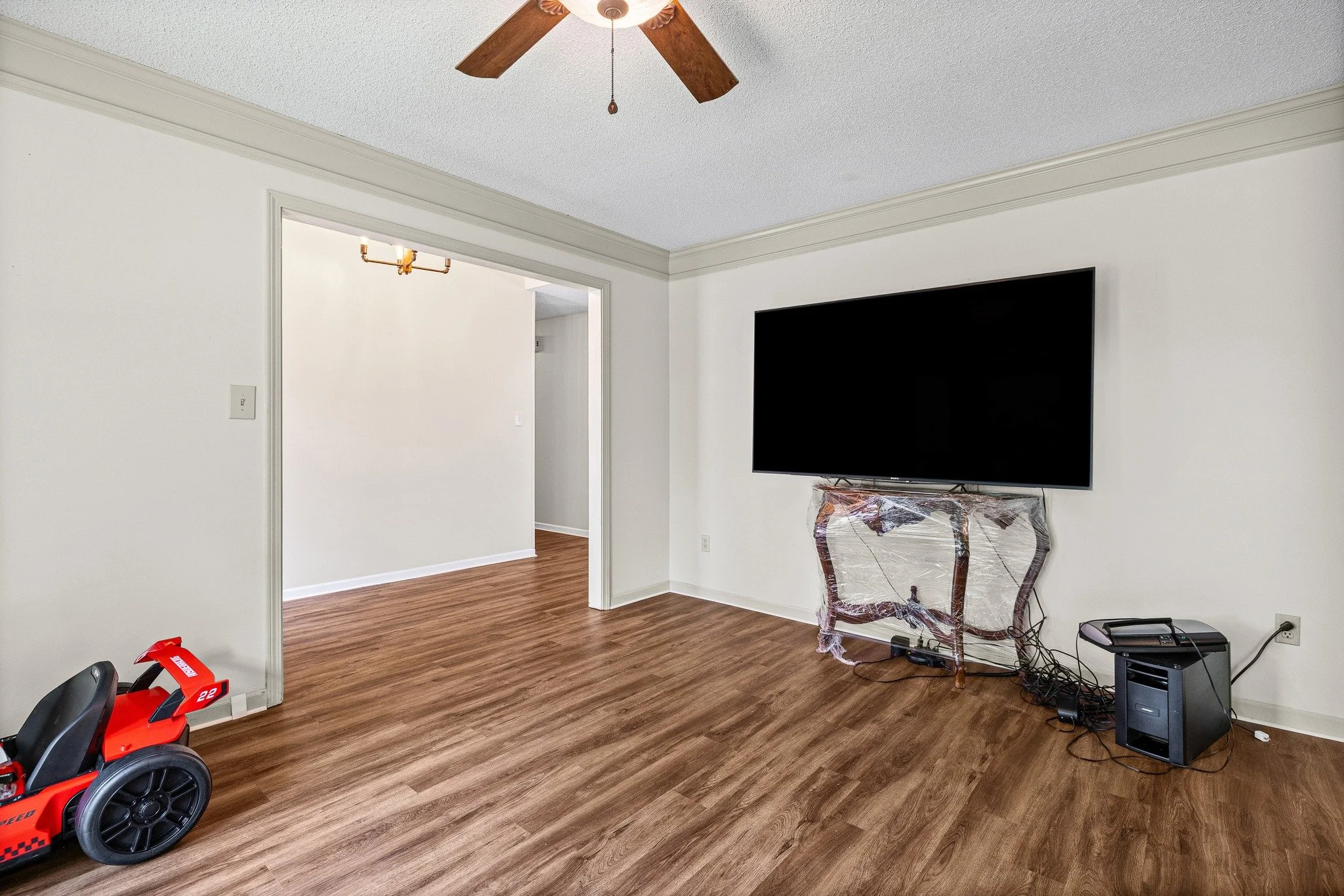 Swipe to see the difference 👀

These are real before-and-after examples from a recent listing.

The only difference?

🧹 Furniture removed
📦 Clutter removed
🖥️ Electronics removed
🚗 Toys removed

For just $5 per image, we can digitally declutter 