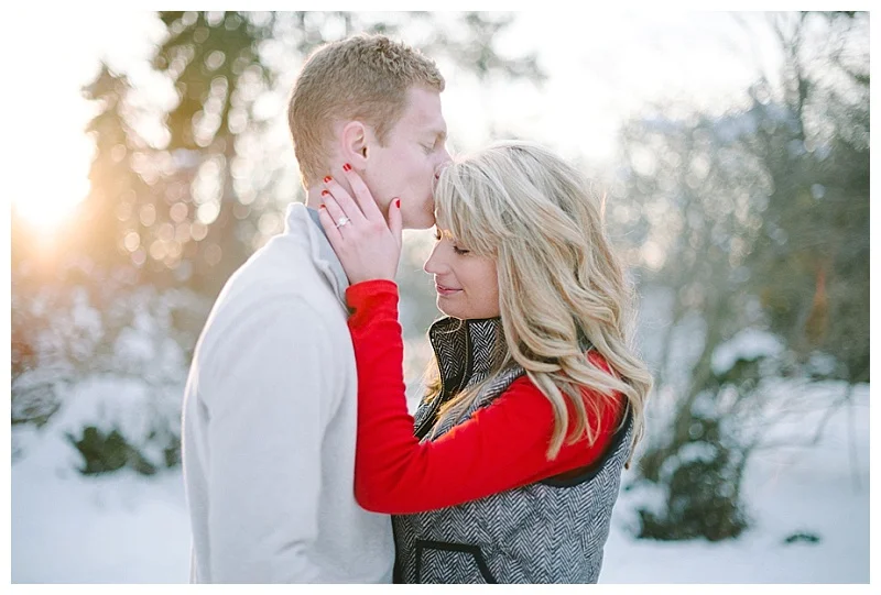 Winter Engagement Session | Jennifer Larsen Photography | Joy Wed http://www.joy-wed.com