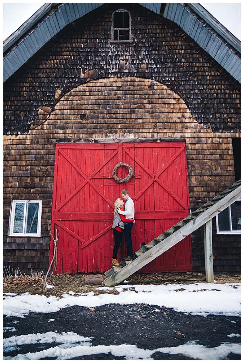 Winter Engagement Session | Jennifer Larsen Photography | Joy Wed http://www.joy-wed.com