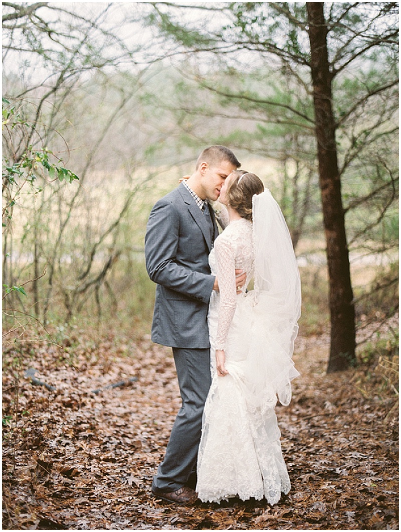 Tennessee Winter Wedding | JoPhoto | Joy Wed blog http://joy-wed.com