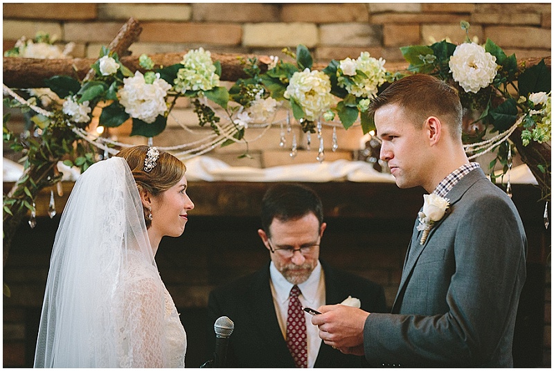 Tennessee Winter Wedding | JoPhoto | Joy Wed blog http://joy-wed.com