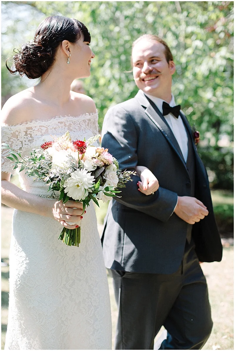 Backyard Wedding | Gingersnap Photography | Joy Wed blog http://www.joy-wed.com