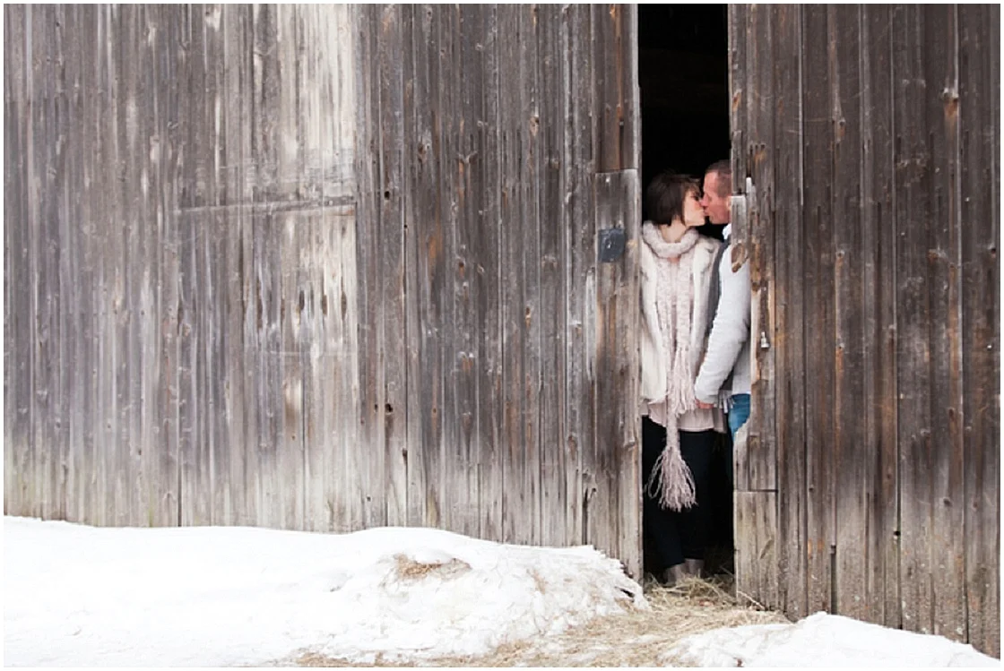 Styled Winter Engagement Session | TBM Photography | Joy Wed blog | http://www.joy-wed.com