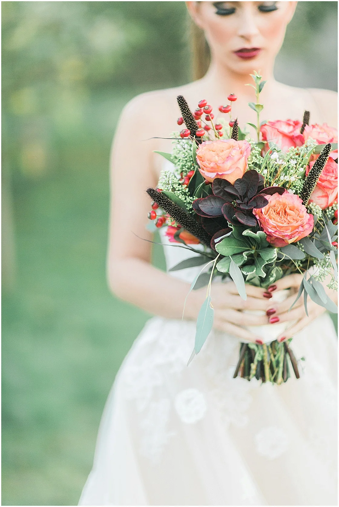Snow White Wedding Inspiration | Disney Wedding | Simply Sweet Photography by Nomo Akisawa | Joy Wed blog | http://www.joy-wed.com