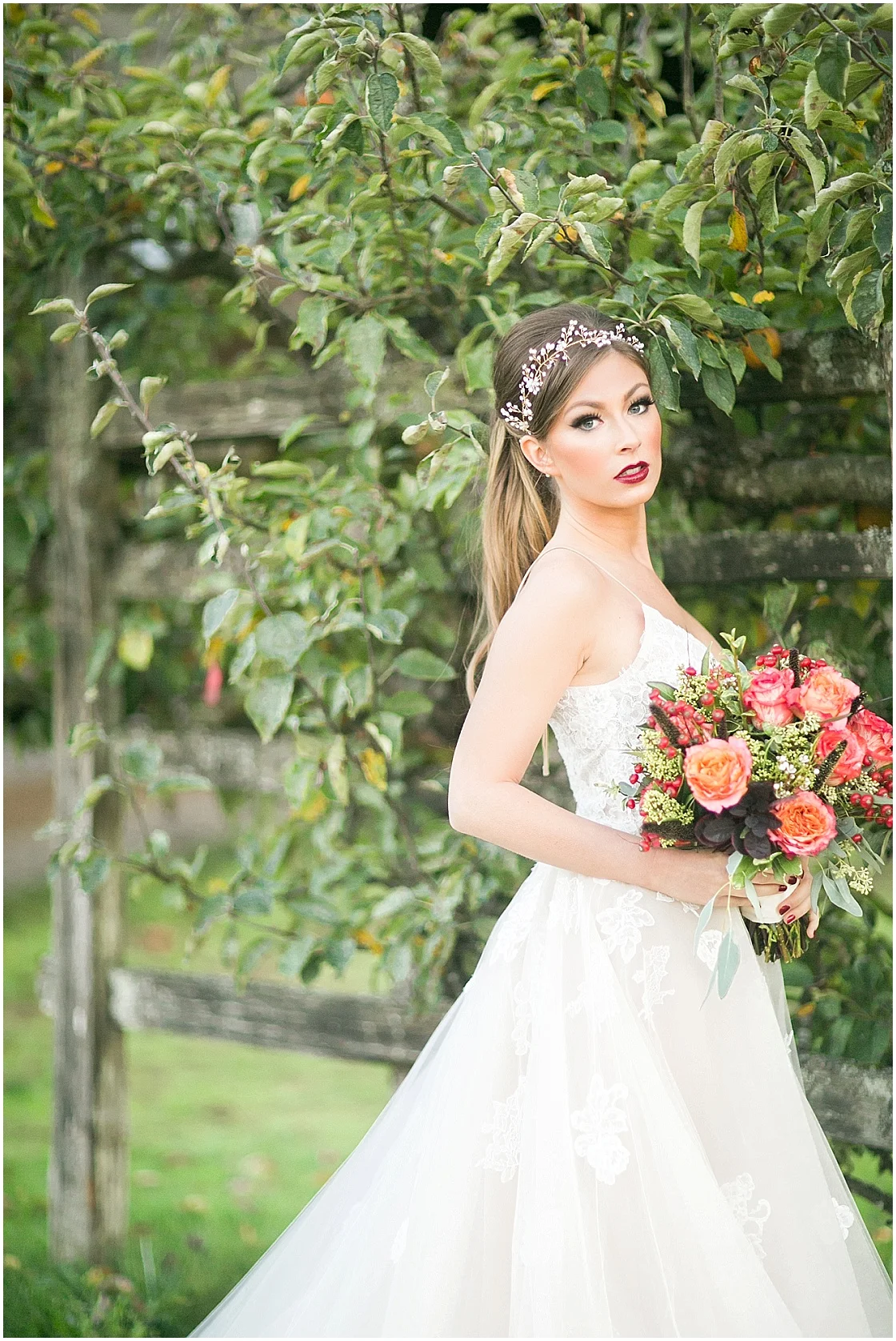 Snow White Wedding Inspiration | Disney Wedding | Simply Sweet Photography by Nomo Akisawa | Joy Wed blog | http://www.joy-wed.com