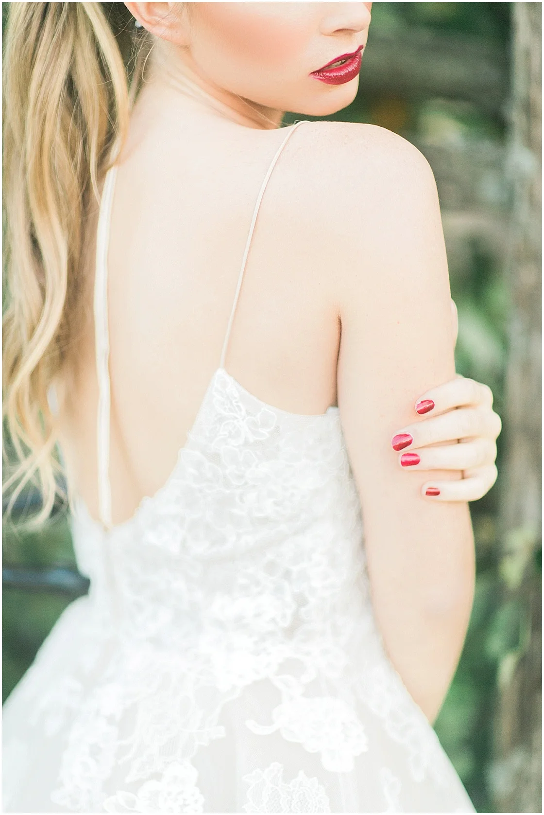 Snow White Wedding Inspiration | Disney Wedding | Simply Sweet Photography by Nomo Akisawa | Joy Wed blog | http://www.joy-wed.com
