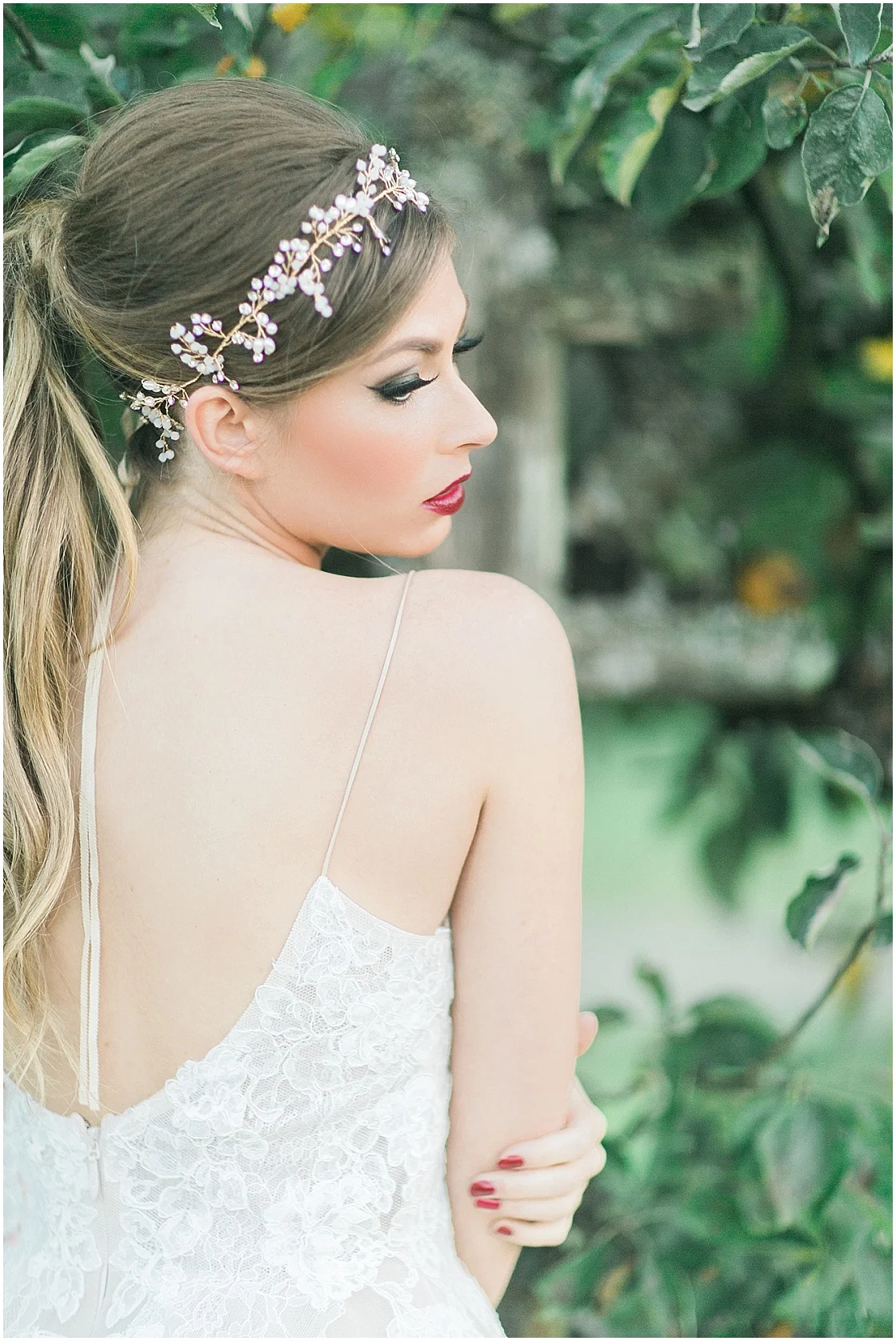 Snow White Wedding Inspiration | Disney Wedding | Simply Sweet Photography by Nomo Akisawa | Joy Wed blog | http://www.joy-wed.com