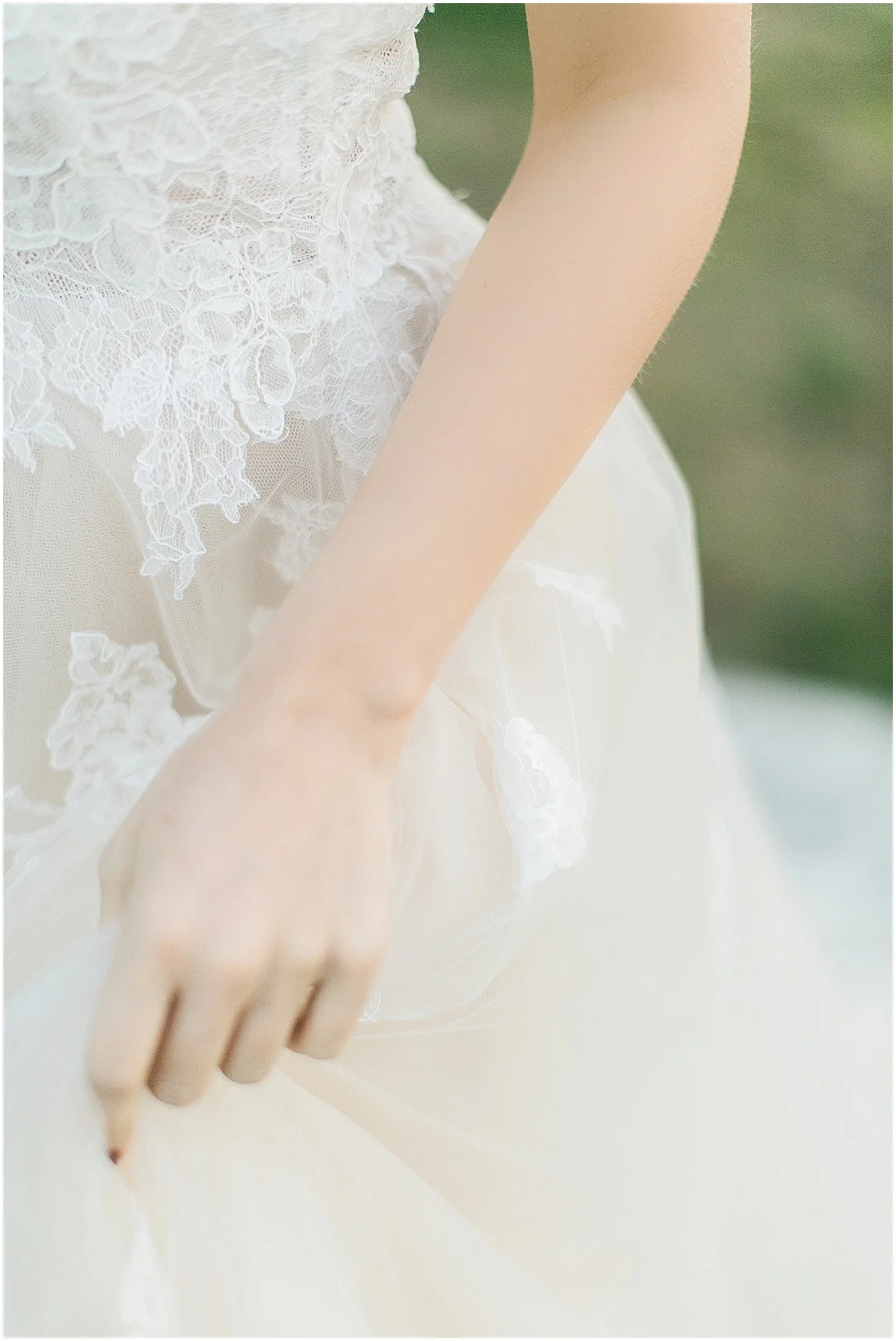 Snow White Wedding Inspiration | Disney Wedding | Simply Sweet Photography by Nomo Akisawa | Joy Wed blog | http://www.joy-wed.com