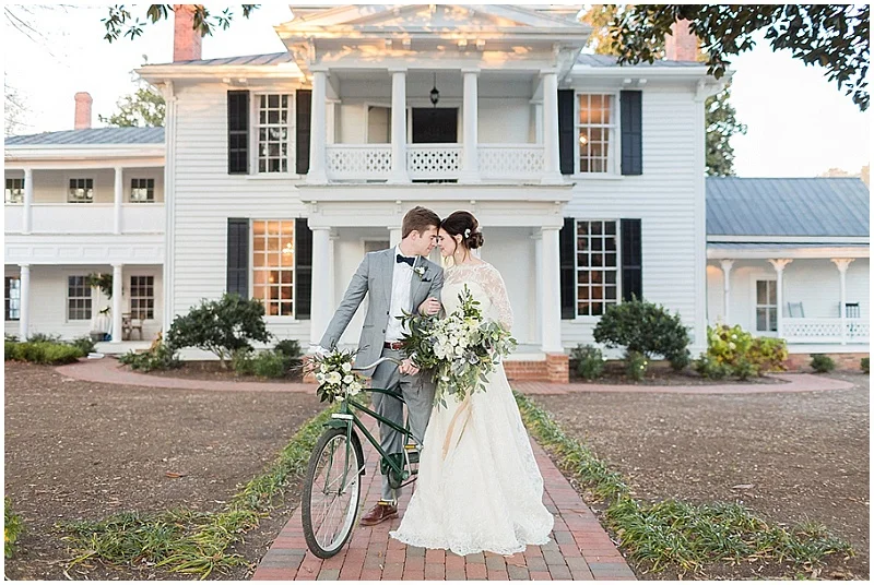 Southern Wedding Inspiration | North Carolina Wedding | Six Foot Photography | Joy Wed blog | http://www.joy-wed.com