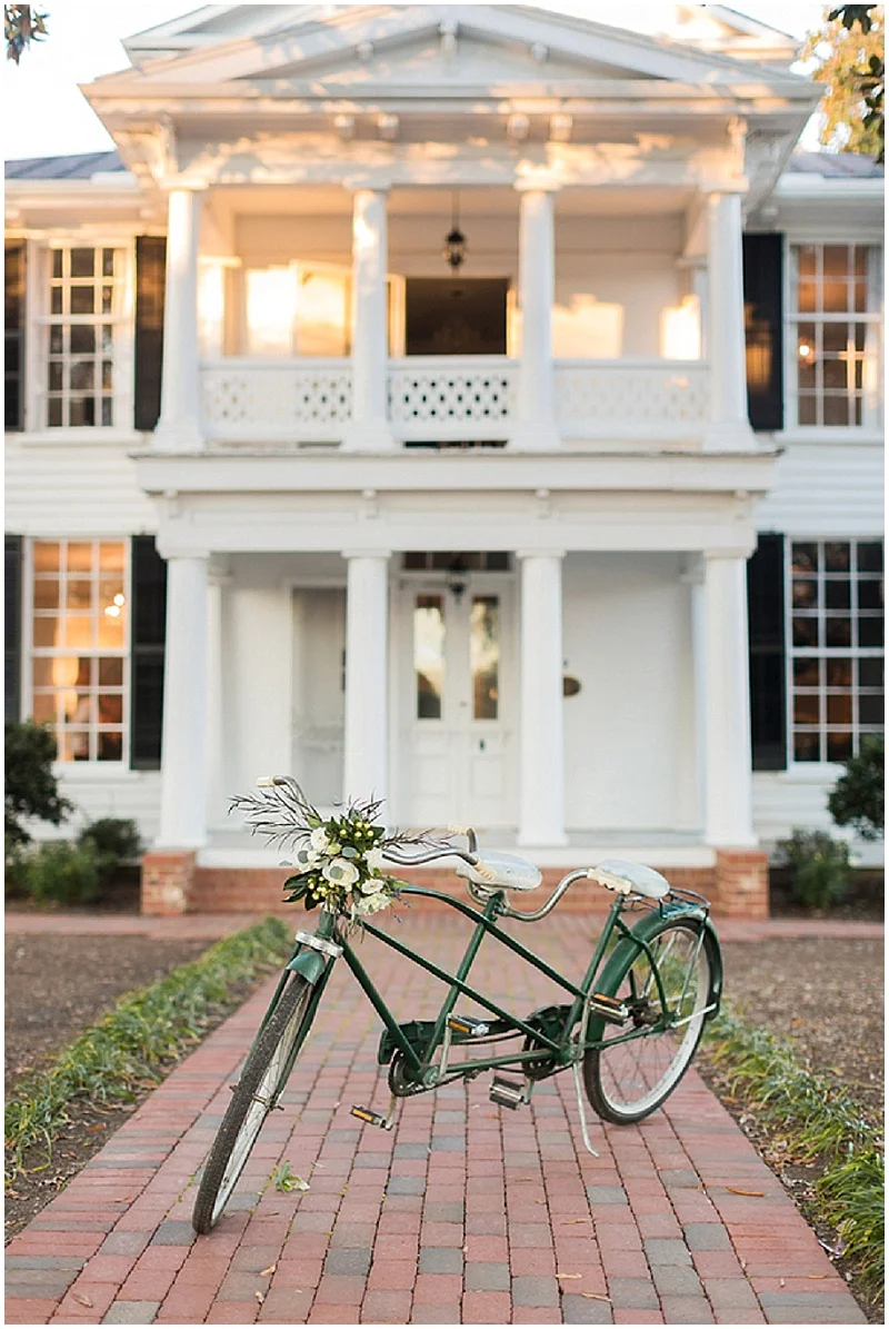 Southern Wedding Inspiration | North Carolina Wedding | Six Foot Photography | Joy Wed blog | http://www.joy-wed.com