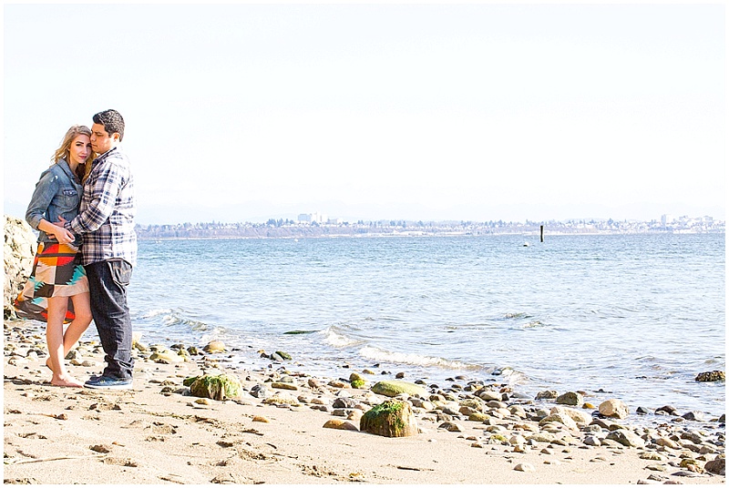 Beach Engagement | Solie Designs | Joy Wed blog | http://www.joy-wed.com
