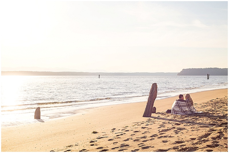 Beach Engagement | Solie Designs | Joy Wed blog | http://www.joy-wed.com