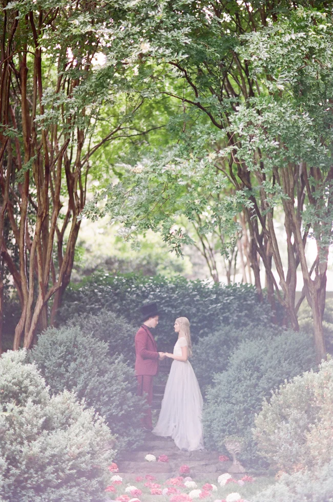 Alice in Wonderland Wedding | Whijte Rabbit Studios | Joy Wed blog