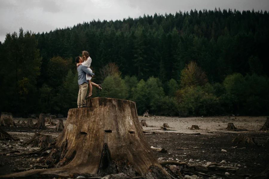 Rattlesnake Lake Engagement | Eleveneleven Films and Photography | Joy Wed blog | http://www.joy-wed.com