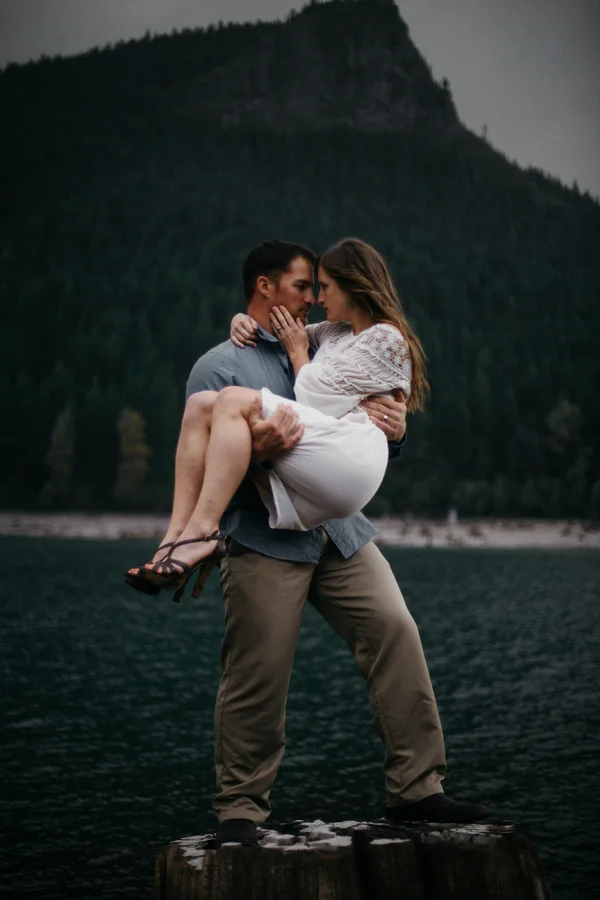 Rattlesnake Lake Engagement | Eleveneleven Films and Photography | Joy Wed blog | http://www.joy-wed.com
