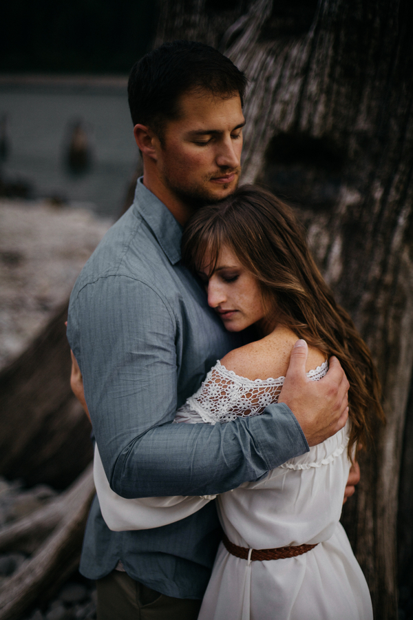 Rattlesnake Lake Engagement | Eleveneleven Films and Photography | Joy Wed blog | http://www.joy-wed.com