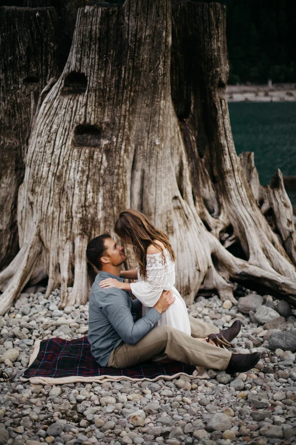 Rattlesnake Lake Engagement | Eleveneleven Films and Photography | Joy Wed blog | http://www.joy-wed.com