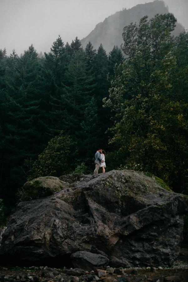 Rattlesnake Lake Engagement | Eleveneleven Films and Photography | Joy Wed blog | http://www.joy-wed.com