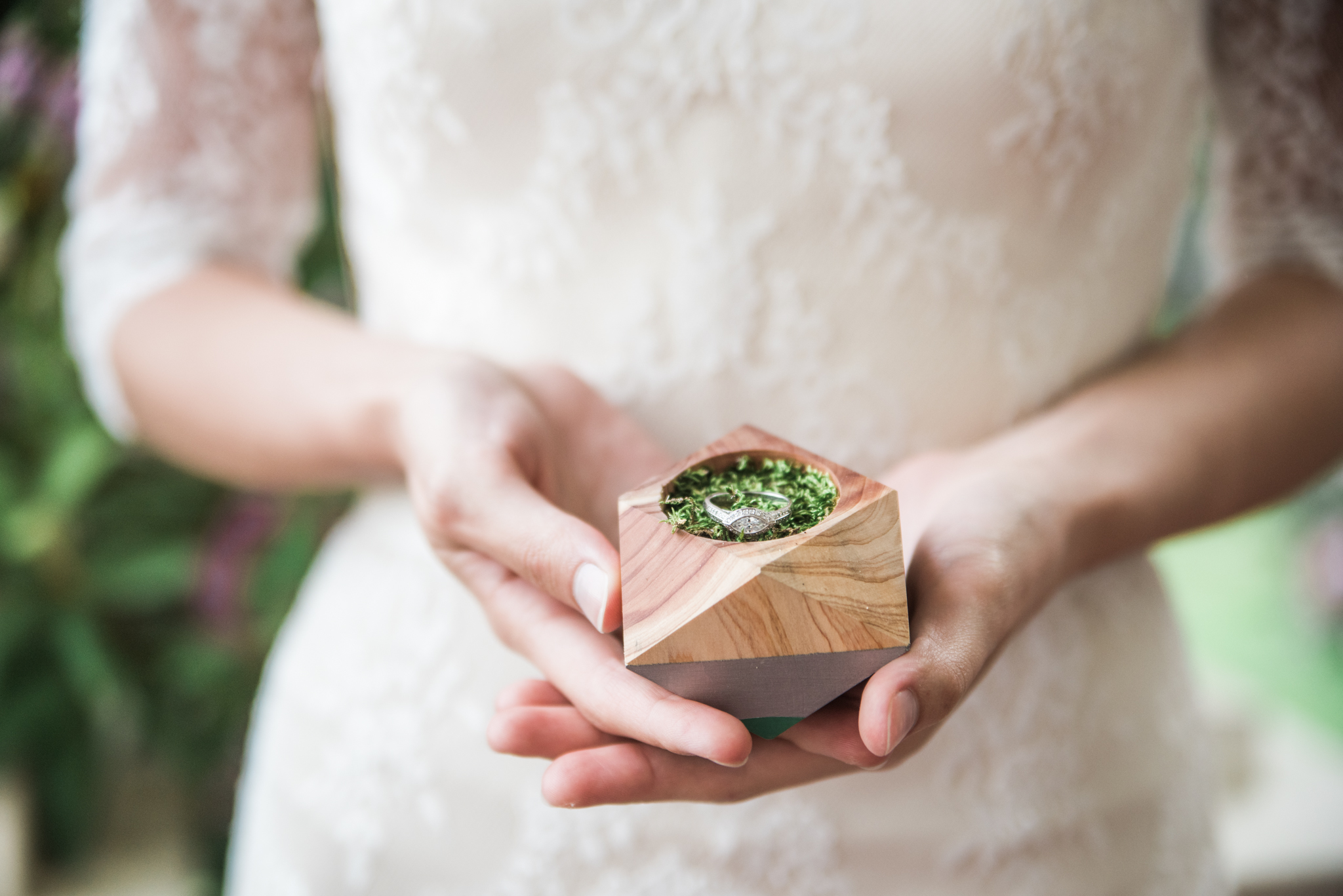 Pantone Color of the Year 2017 | Organic Wedding | Melanie Zacek | Joy Wed | http://www.joy-wed.com