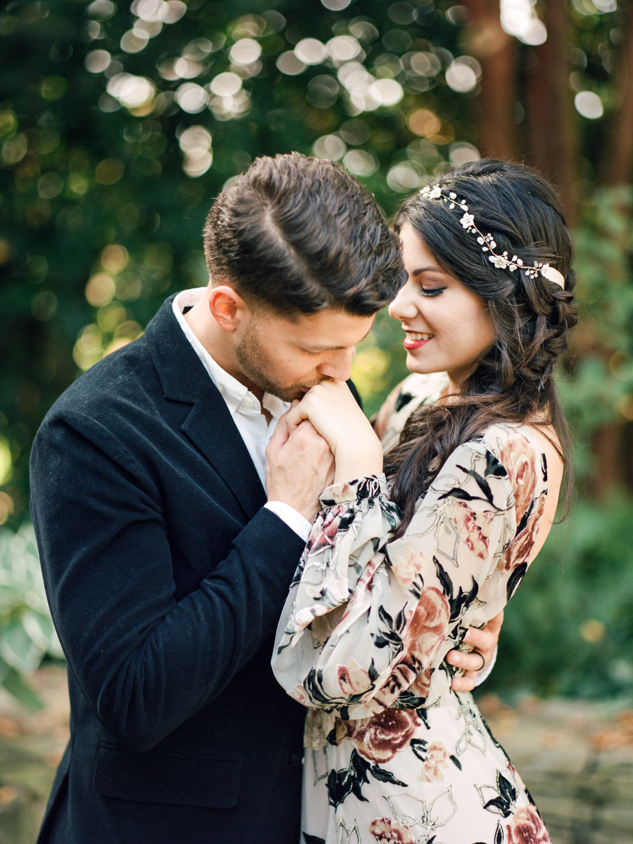 Moody Garden Elopement | Live View Studios | Joy Wed blog | http://www.joy-wed.com