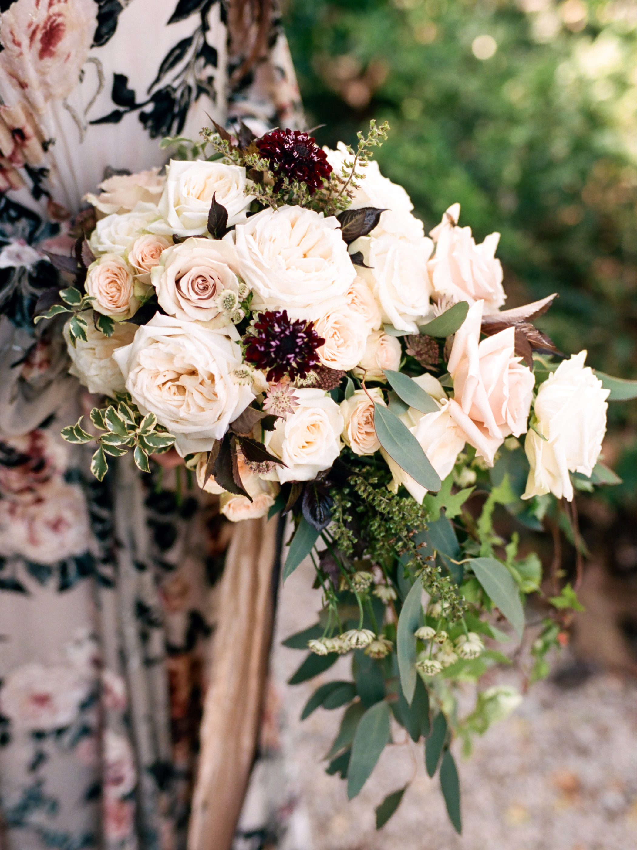 Moody Garden Elopement | Live View Studios | Joy Wed blog | http://www.joy-wed.com