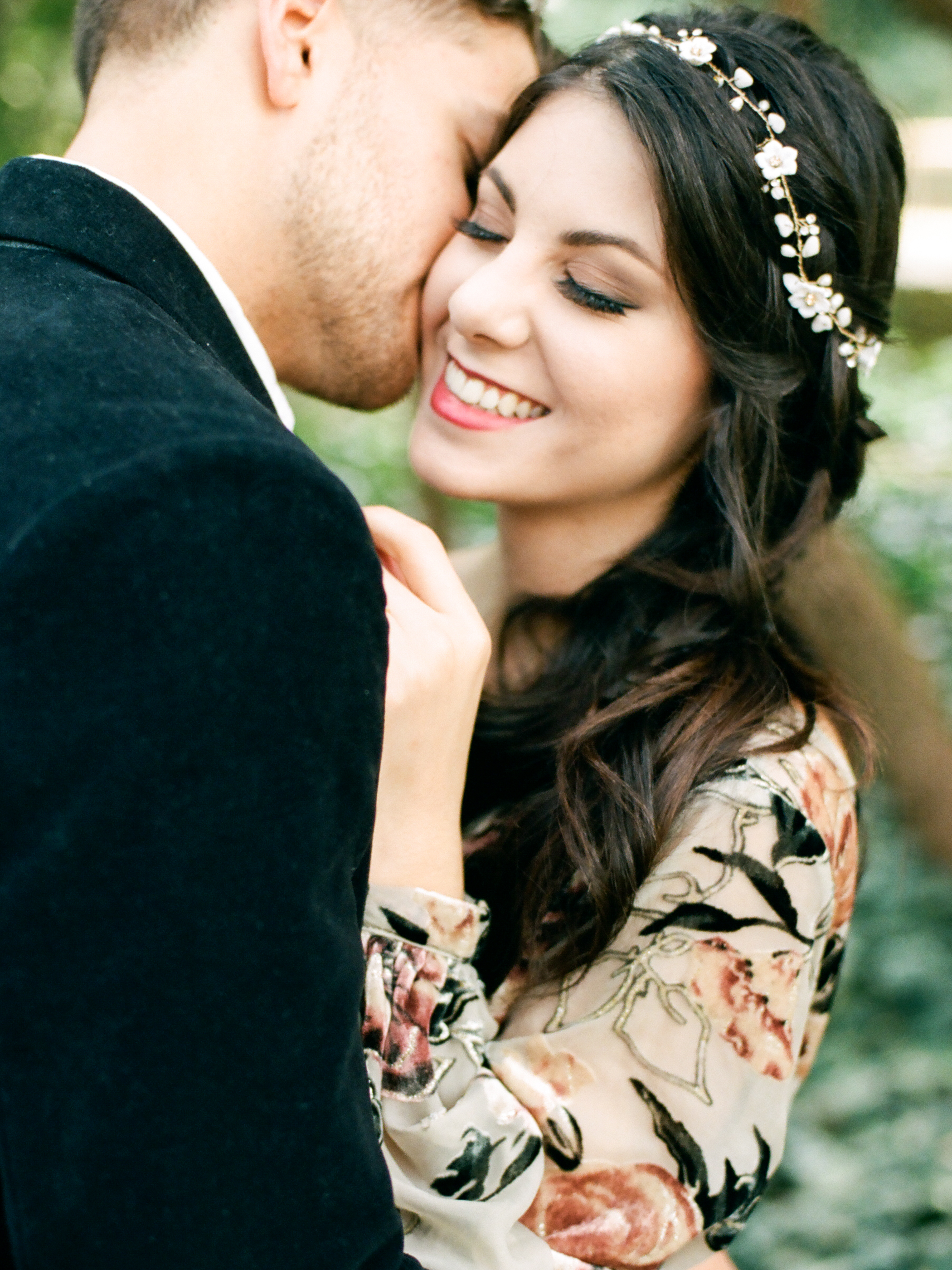 Moody Garden Elopement | Live View Studios | Joy Wed blog | http://www.joy-wed.com