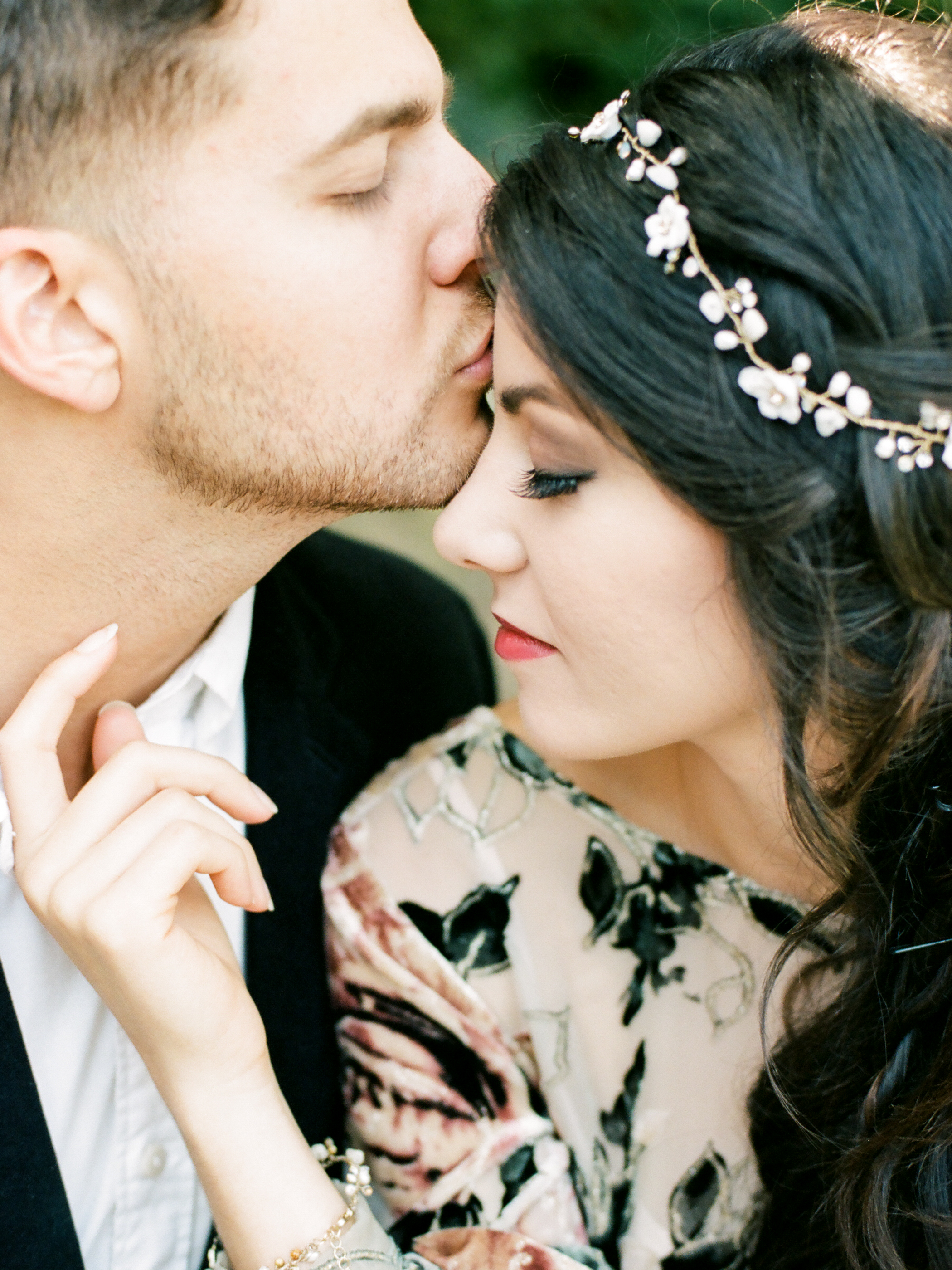 Moody Garden Elopement | Live View Studios | Joy Wed blog | http://www.joy-wed.com