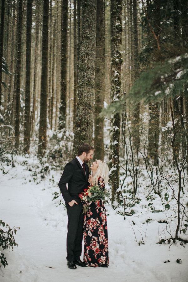Snoqualmie Falls Anniversary Session | Tarah Schoof Photography | Joy Wed blog | http://www.joy-wed.com