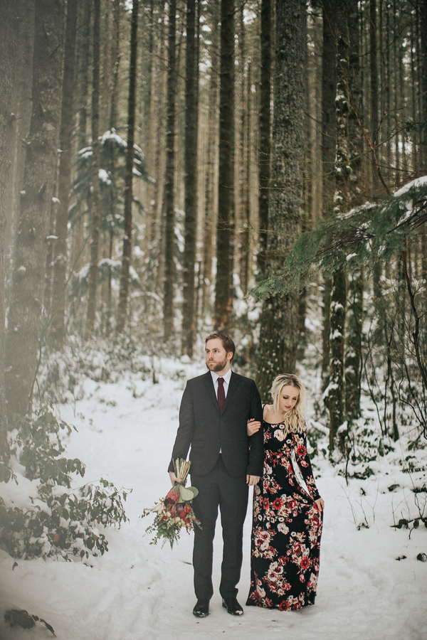 Snoqualmie Falls Anniversary Session | Tarah Schoof Photography | Joy Wed blog | http://www.joy-wed.com