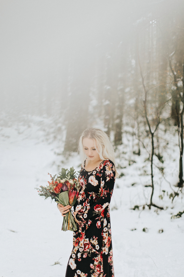 Snoqualmie Falls Anniversary Session | Tarah Schoof Photography | Joy Wed blog | http://www.joy-wed.com
