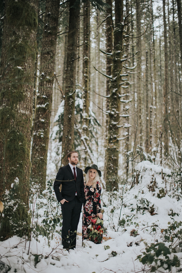 Snoqualmie Falls Anniversary Session | Tarah Schoof Photography | Joy Wed blog | http://www.joy-wed.com