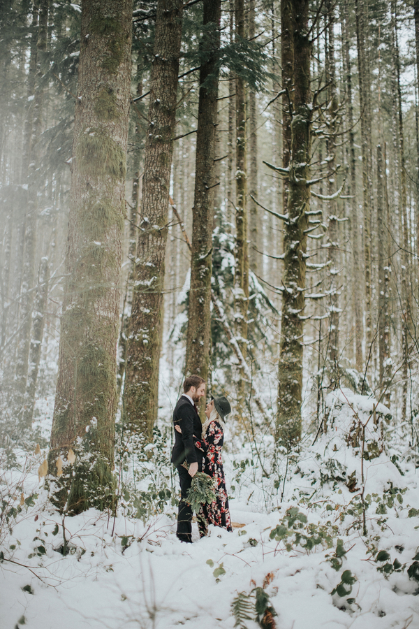 Snoqualmie Falls Anniversary Session | Tarah Schoof Photography | Joy Wed blog | http://www.joy-wed.com