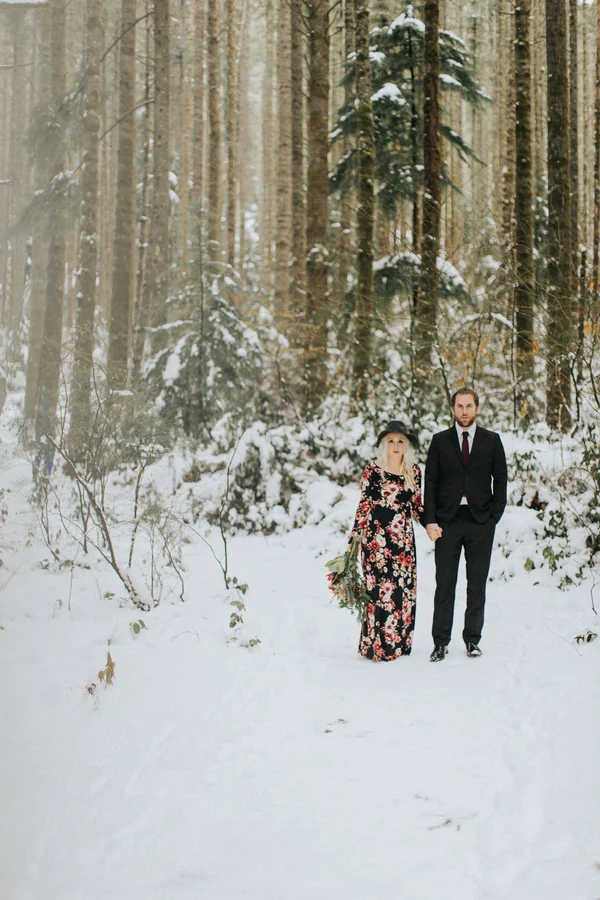 Snoqualmie Falls Anniversary Session | Tarah Schoof Photography | Joy Wed blog | http://www.joy-wed.com