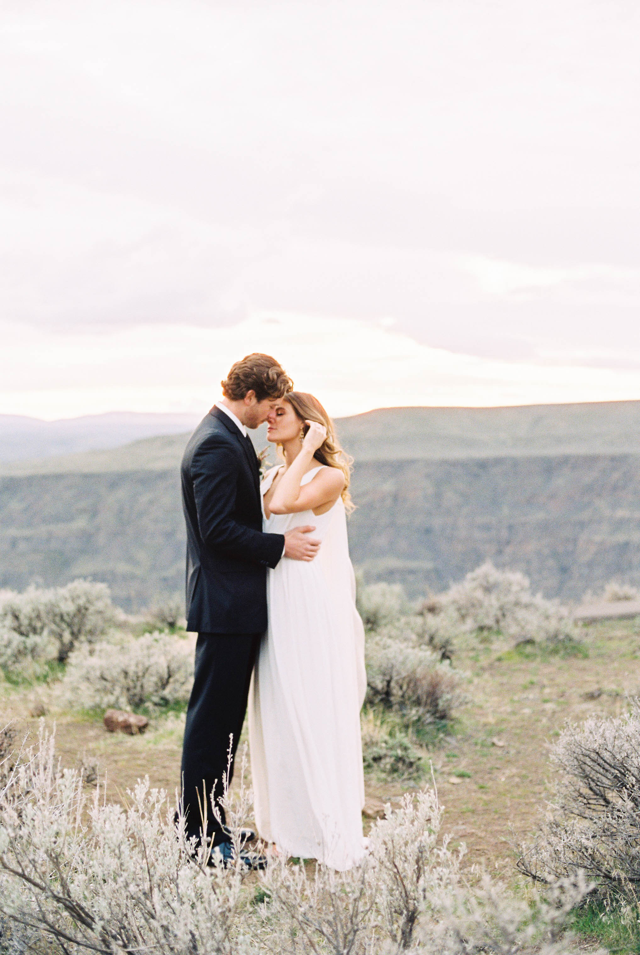 Desert Elopement | Kerry Jeanne Photography | Joy Wed blog | http://www.joy-wed.com