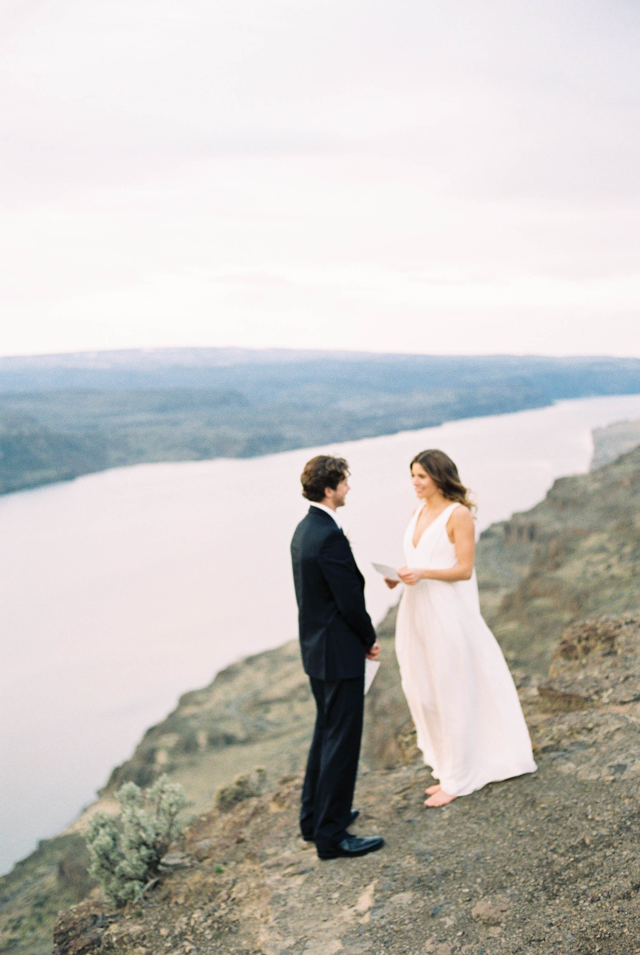 Desert Elopement | Kerry Jeanne Photography | Joy Wed blog | http://www.joy-wed.com