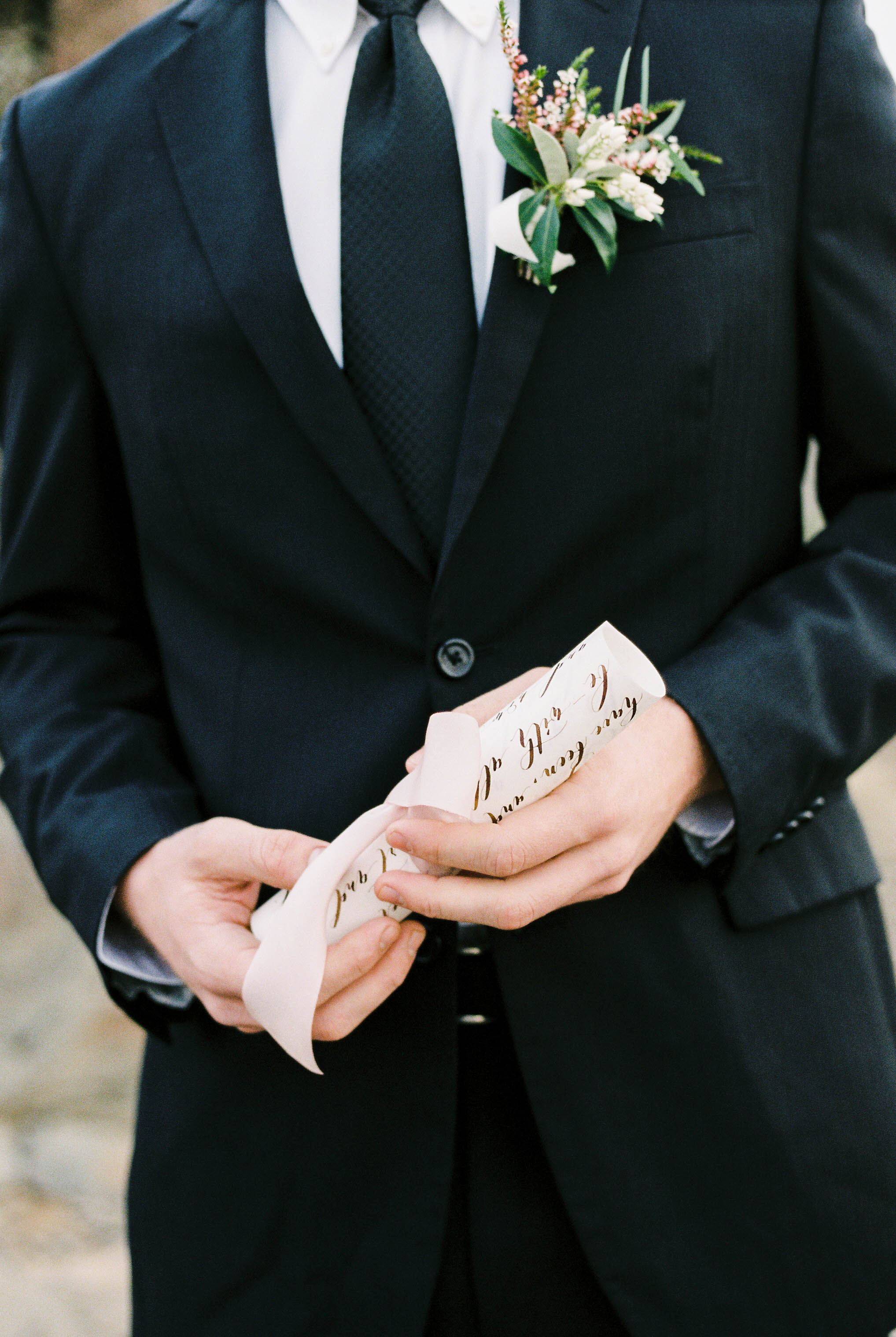 Desert Elopement | Kerry Jeanne Photography | Joy Wed blog | http://www.joy-wed.com