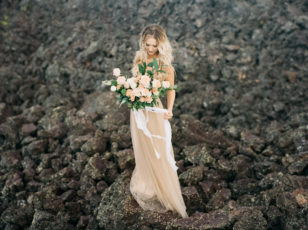 Lava Field Bridal Inspiration | Kendra Elise Photography | Joy Wed blog | http://www.joy-wed.com