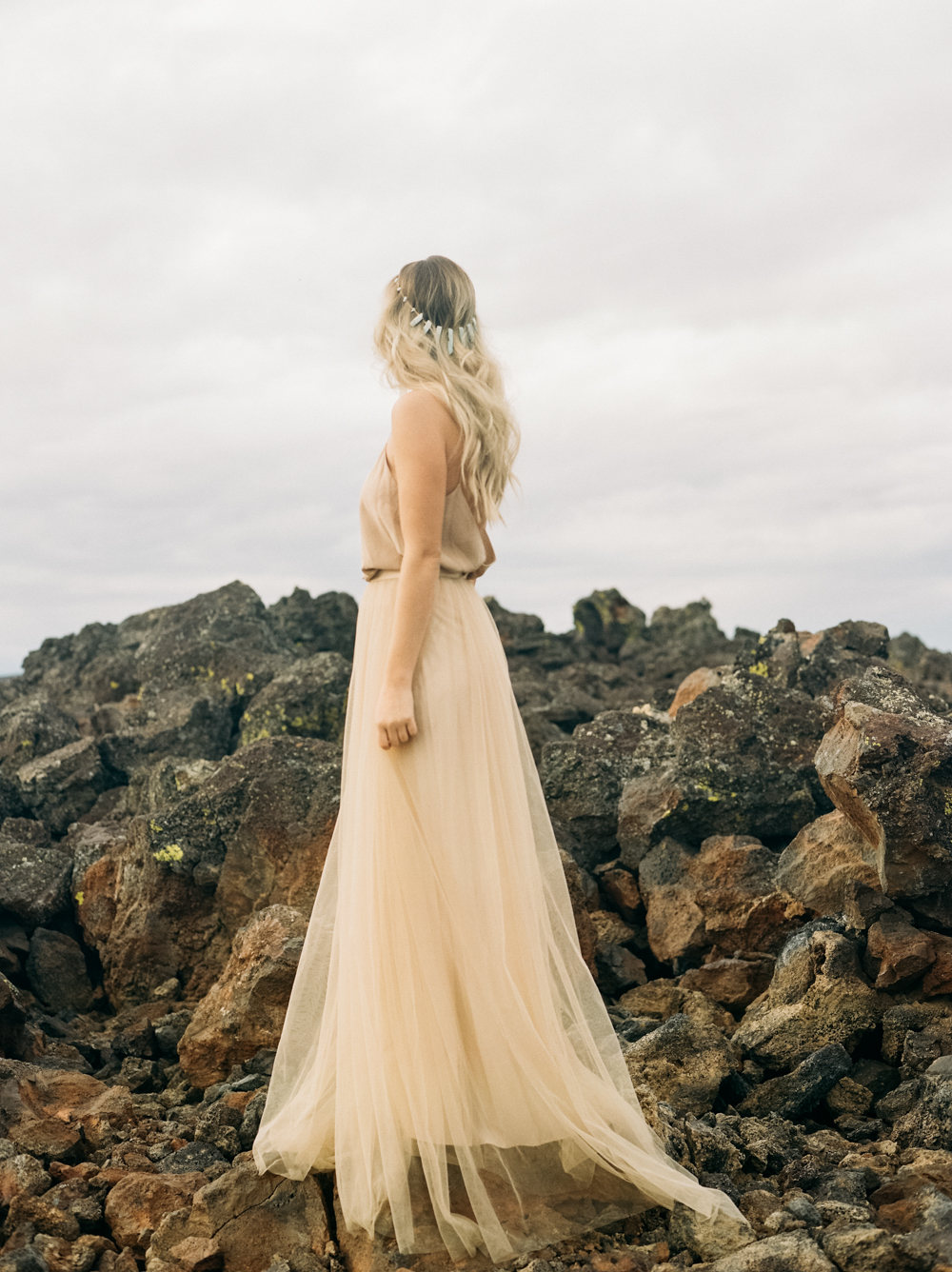 Lava Field Bridal Inspiration | Kendra Elise Photography | Joy Wed blog | http://www.joy-wed.com