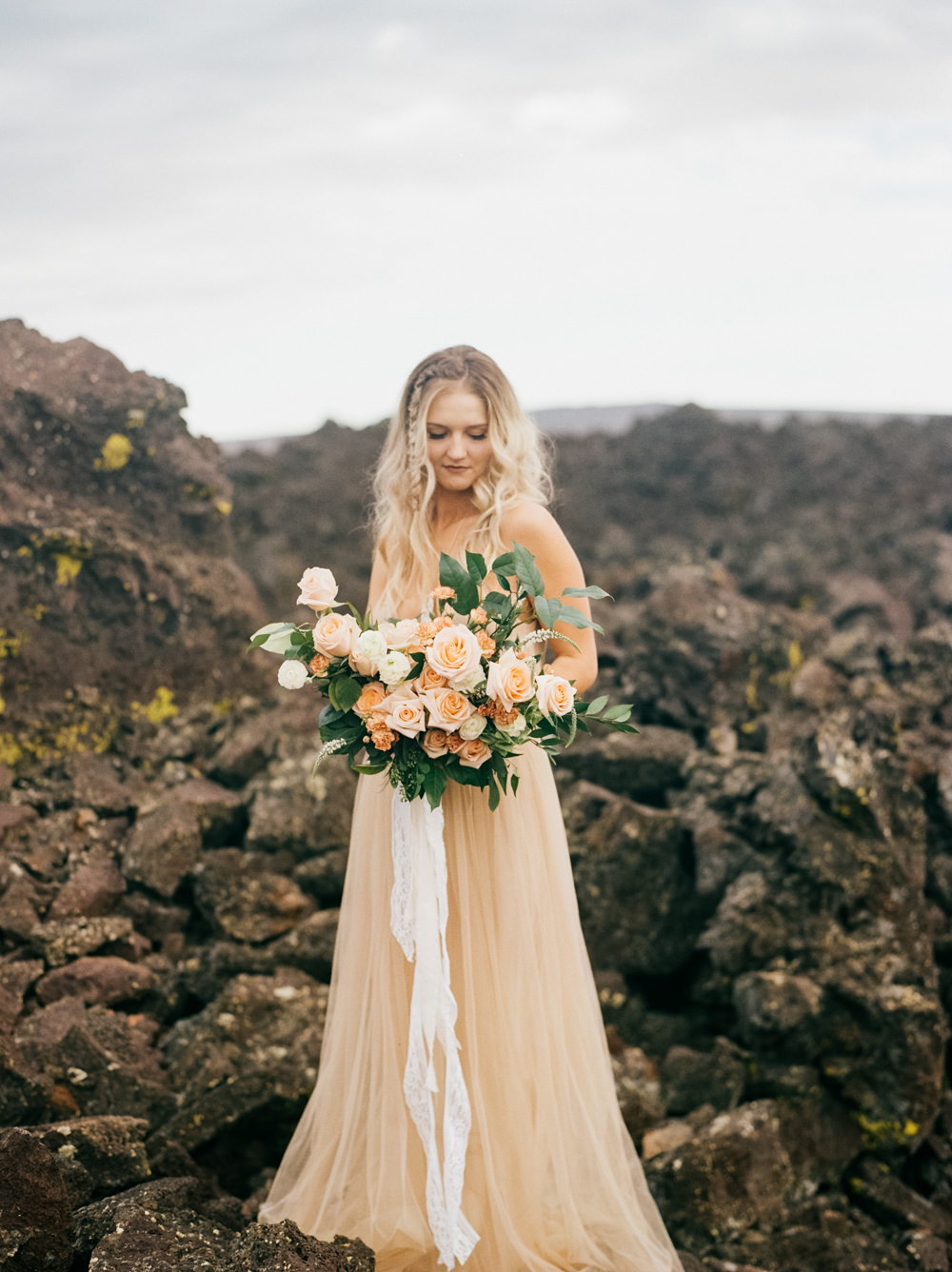 Lava Field Bridal Inspiration | Kendra Elise Photography | Joy Wed blog | http://www.joy-wed.com