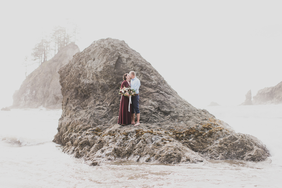 Olympic National Park Engagement | Adrien Craven Photography | Joy Wed blog | http://www.joy-wed.com