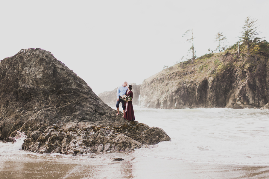 Olympic National Park Engagement | Adrien Craven Photography | Joy Wed blog | http://www.joy-wed.com