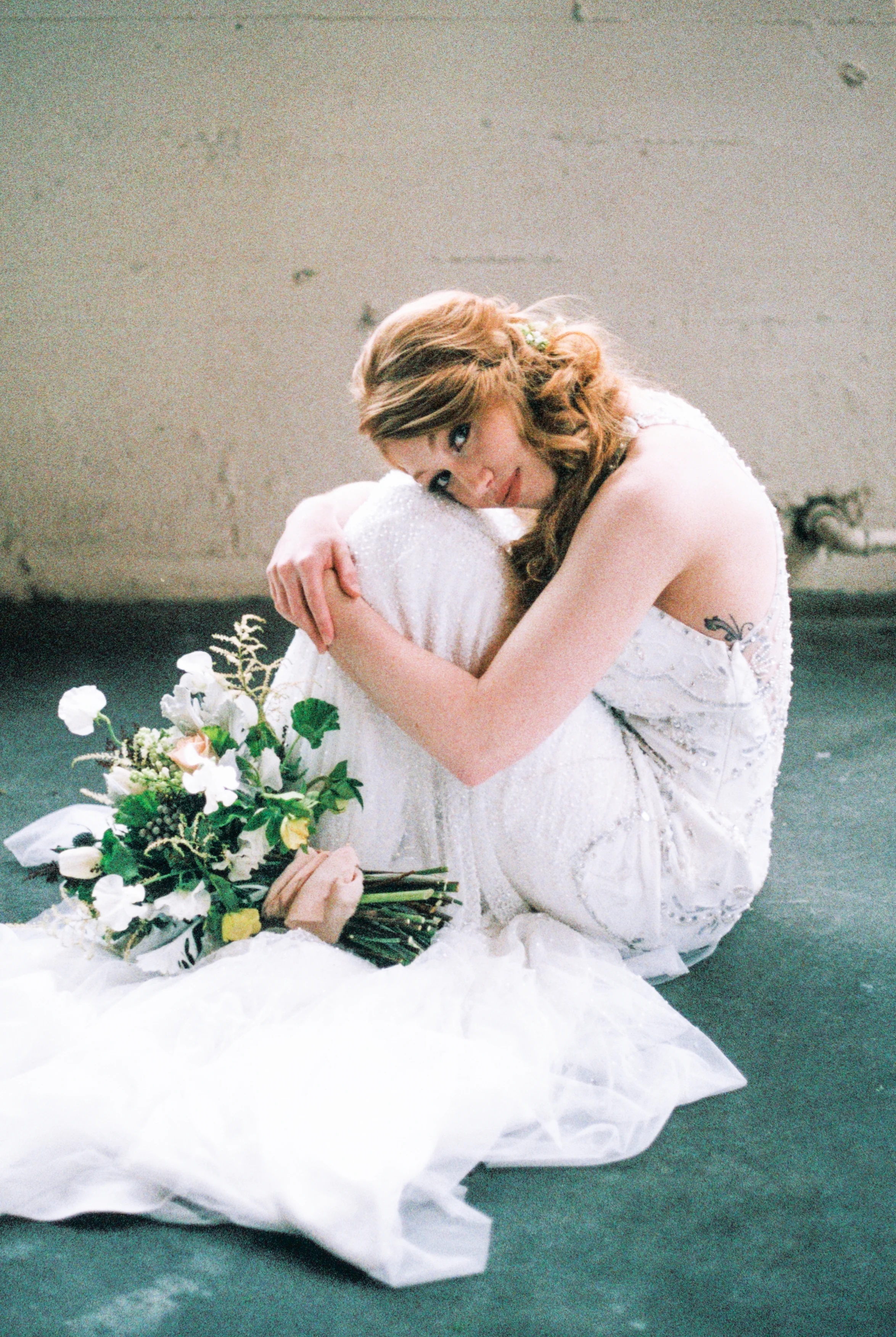 Industrial Wedding Inspiration | Mylyn Wood Photography | Joy Wed | http://www.joy-wed.com