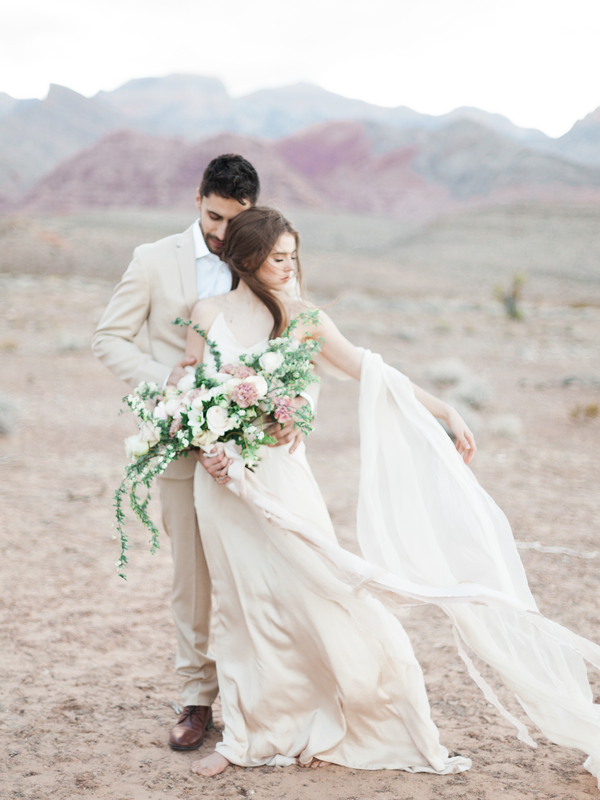 Red Rock Canyon Wedding | Ava Maria Photography | Joy Wed blog | http://www.joy-wed.com