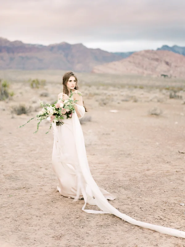 Red Rock Canyon Wedding | Ava Maria Photography | Joy Wed blog | http://www.joy-wed.com