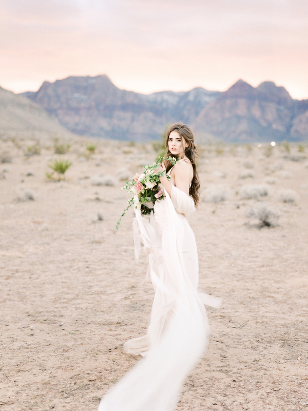 Red Rock Canyon Wedding | Ava Maria Photography | Joy Wed blog | http://www.joy-wed.com