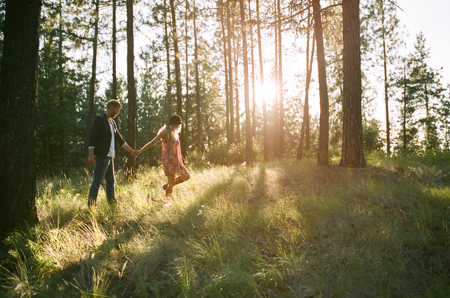 Bohemian Kelowna Engagement Session | Ivy + Rose Photo | Joy Wed | http://www.joy-wed.com
