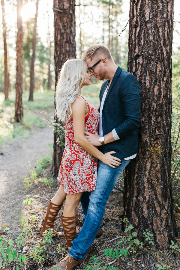 Bohemian Kelowna Engagement Session | Ivy + Rose Photo | Joy Wed | http://www.joy-wed.com