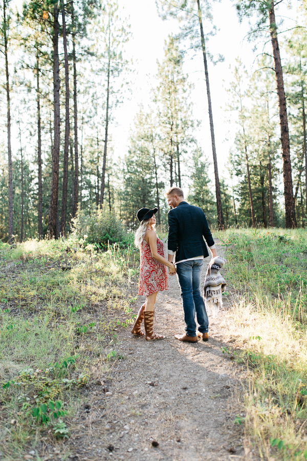 Bohemian Kelowna Engagement Session | Ivy + Rose Photo | Joy Wed | http://www.joy-wed.com