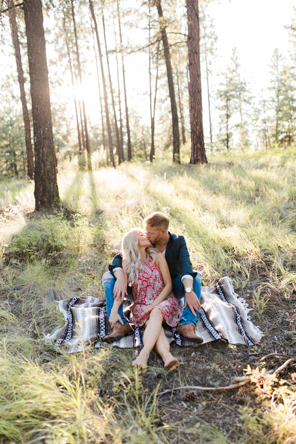 Bohemian Kelowna Engagement Session | Ivy + Rose Photo | Joy Wed | http://www.joy-wed.com